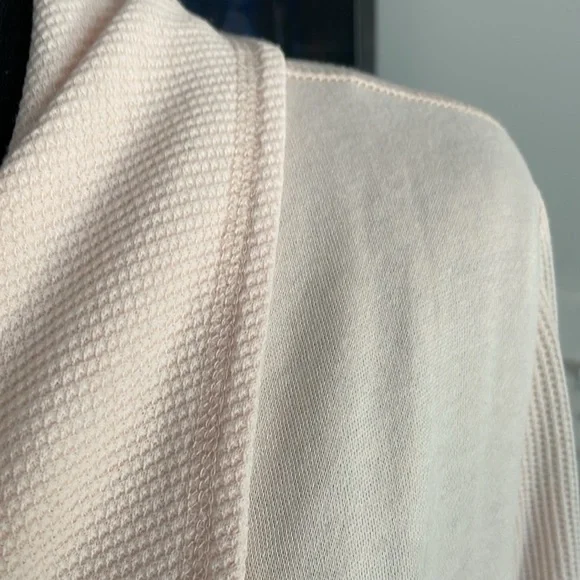 Donna Karan Drape Cardigan Shrug Size L
Pale Pink Oversized - Picture 6 of 10